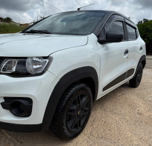 Renault Kwid lavagem técnica e pneus com brilho impecável