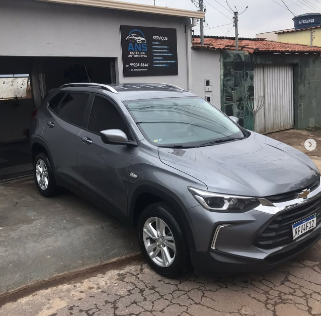 Chevrolet Tracker na entrada da ANS Estética Automotiva
